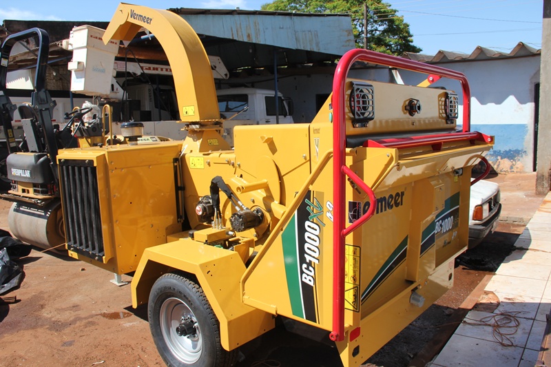Meio Ambiente recebe triturador e caminhão zero